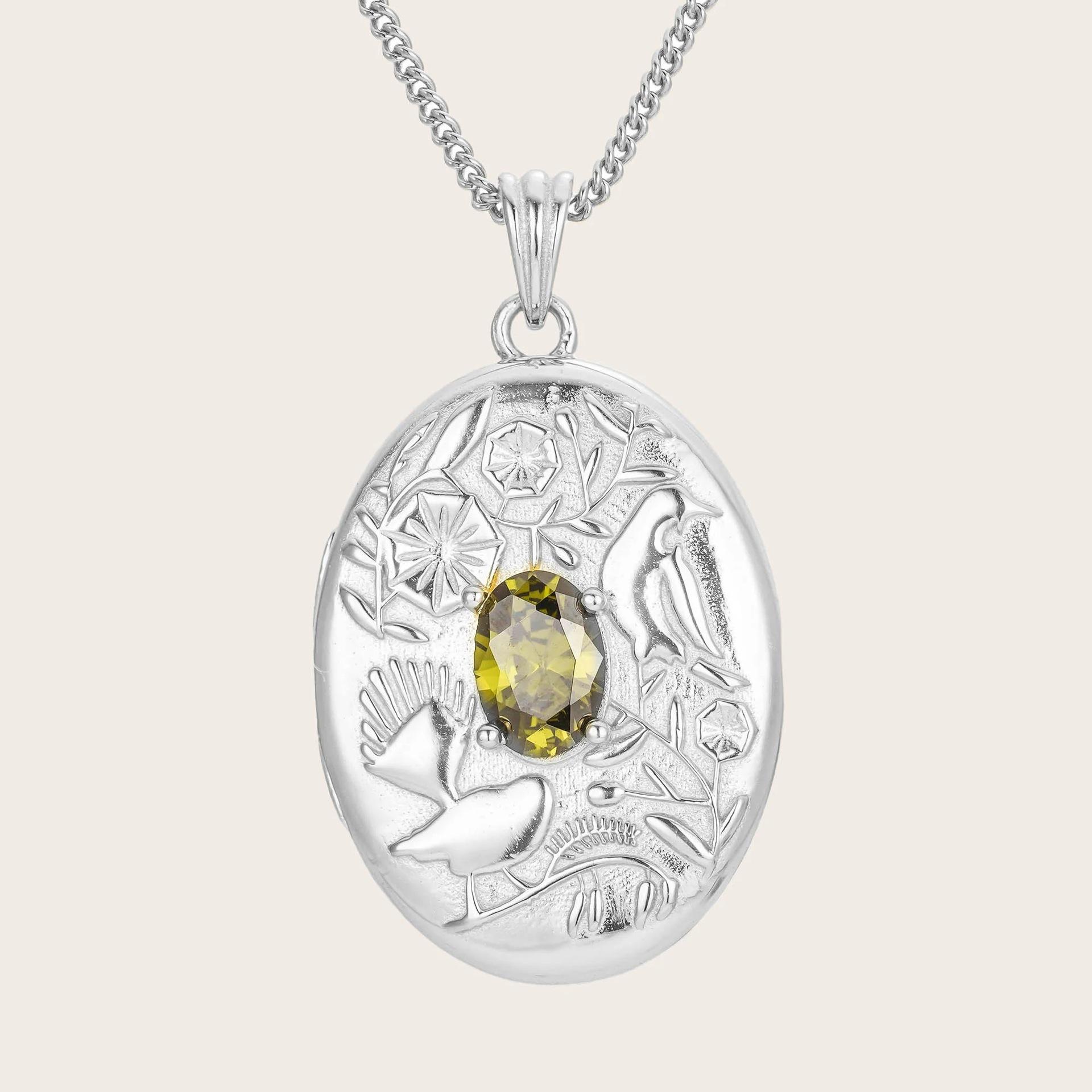 

Retro Open And Close Photo Album Necklace Flower And Bird Relief Inlaid With Precious Stones Can Be Hidden Photo Token Light Luxury Commemorative