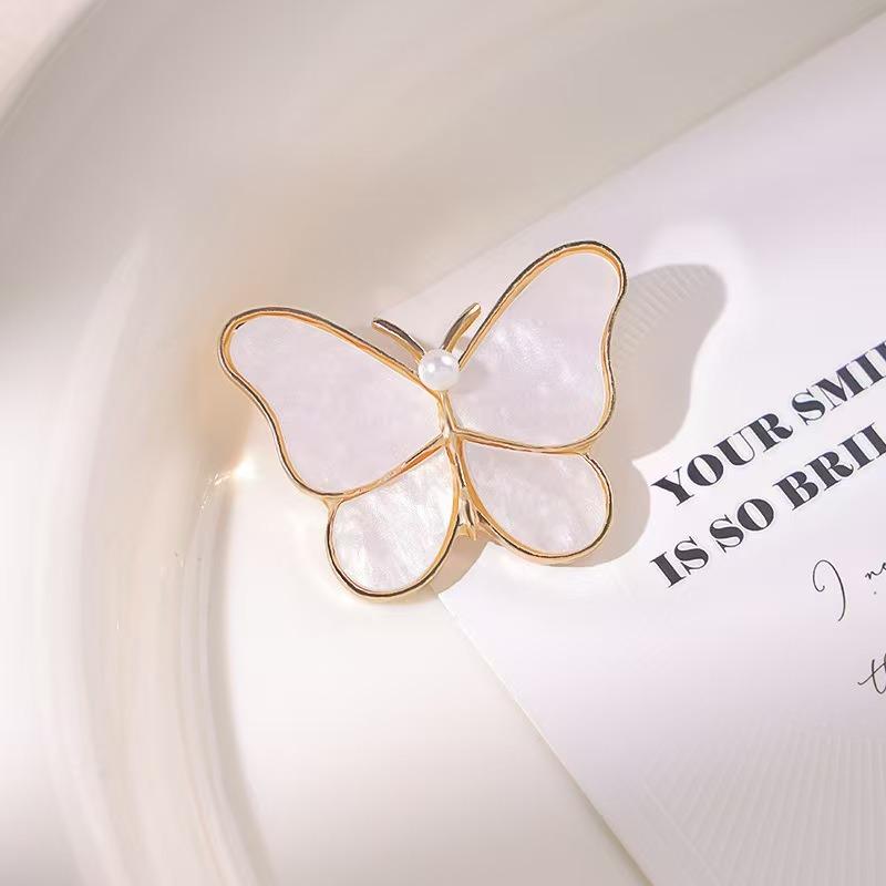 Gentle Fairy Like Mother Of Pearl Imitation Butterfly Brooch Exquisite Elegant Atmosphere Filled Exquisite Clothing Accessories