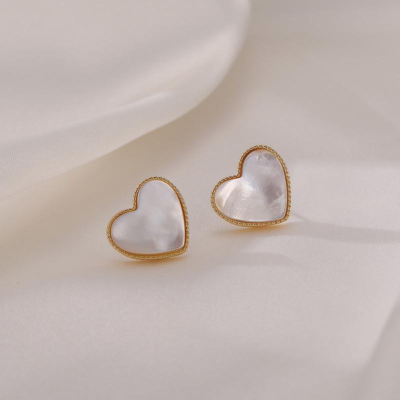 White Fritillary High-end Stud Earrings, Heart-shaped Love Earrings, New Trendy Summer Temperament Earrings