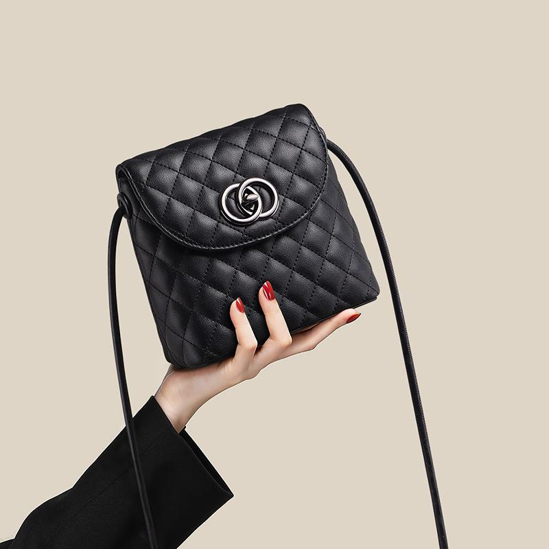 

Сумка Женская 2025 Новая Летняя Кожаная Женская Сумка Сумка Через Плечо Сумка-Ведро Ромбовидная Маленькая Сумка Сумка на Плечо Багаж