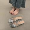 Französische quadratische Zehenpartie offene coole Hausschuhe Damen 2025 Sommer schöne Schleife Feenwind nach dem Tragen Sandalen mit dickem Absatz