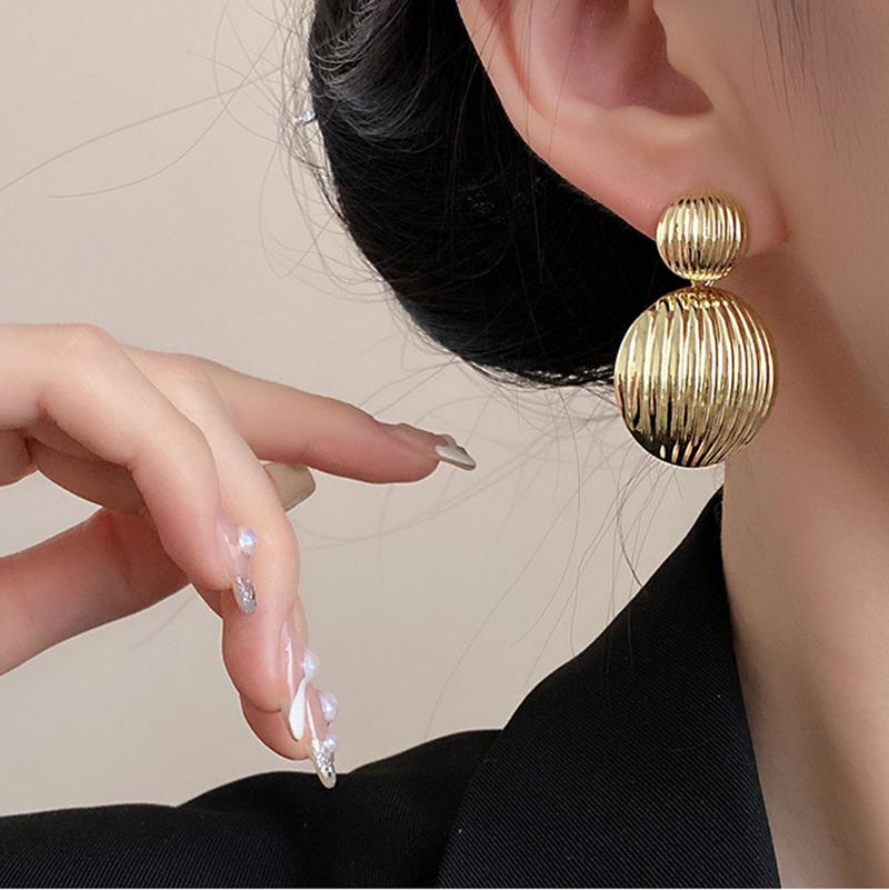 Vintage Metal Striped Round Heart Earrings for Women European American Retro Ball Drop Earrings Elegent Female Simple Jewelry
