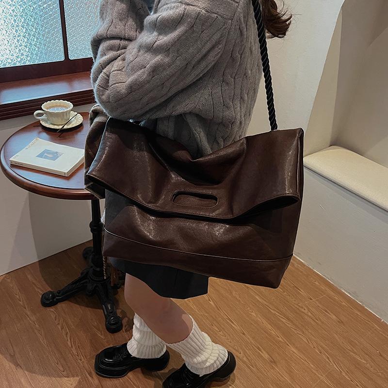 Retro Soft Leather Large-capacity Tote Bag Women's New Commuter Simple Large Bag Student Class Shoulder Messenger Bag