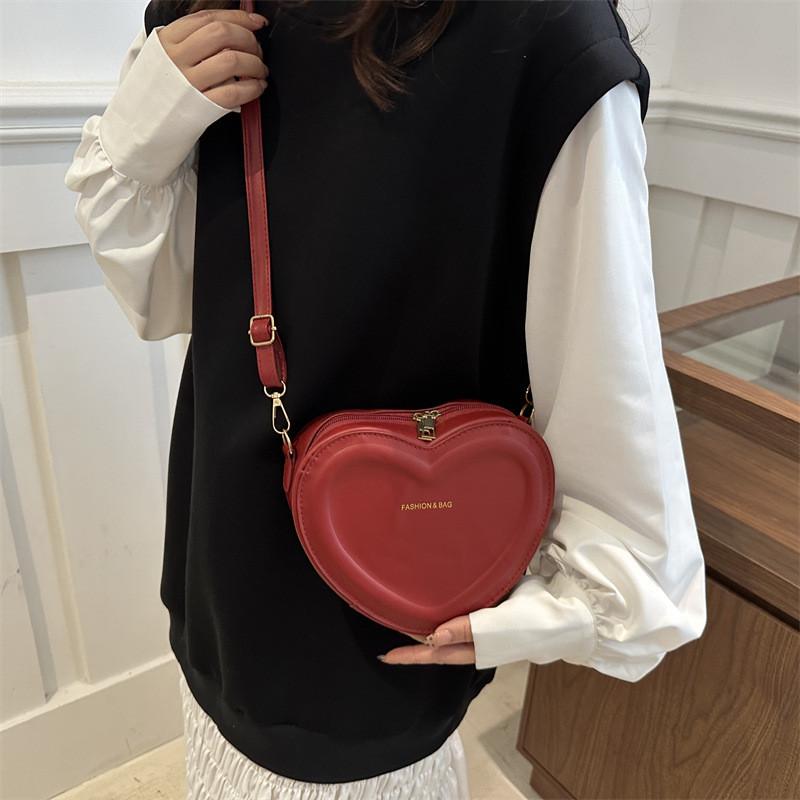 Trendy Pu Leather Heart Bag For Girls In Soft Colors Ideal For Everyday Fashion
