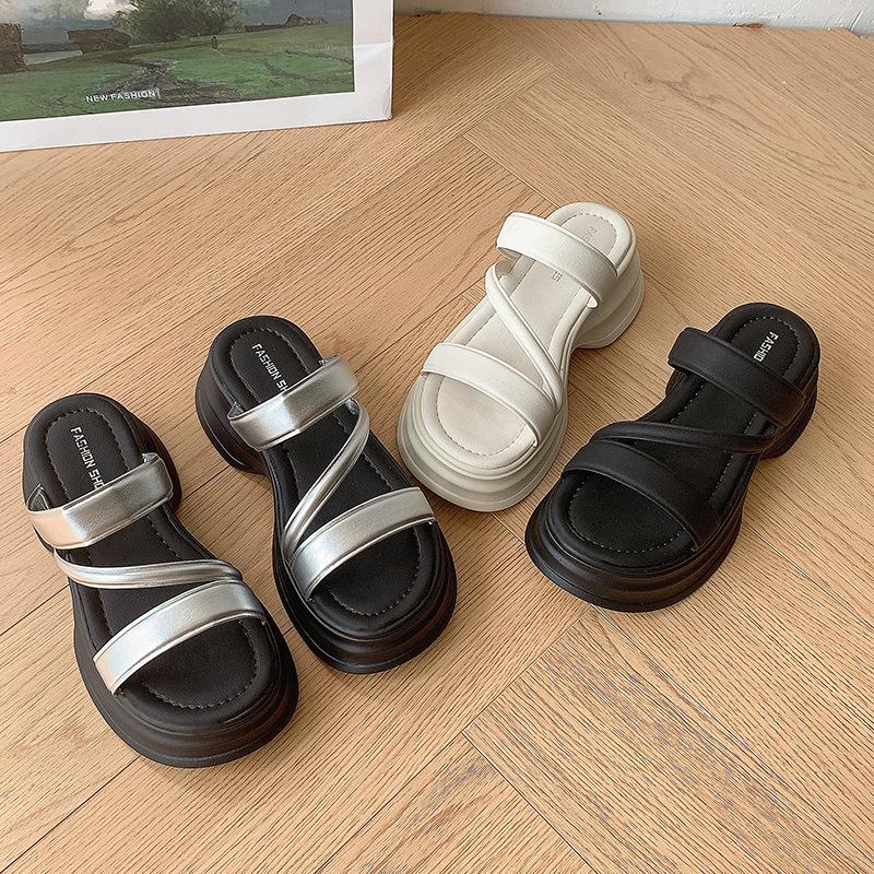 Cool slippers women's summer outer wear 2025 new thick-soled heightening casual matching skirt versatile fashion seaside sandals