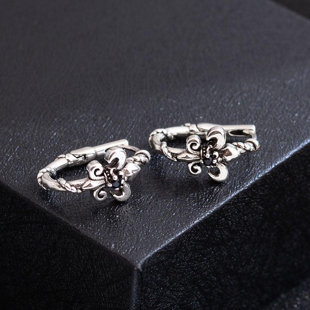 

Punk Style Personalized Crown Cross Earrings Women S Versatile Niche Design Sense Simple Light Luxury Earrings