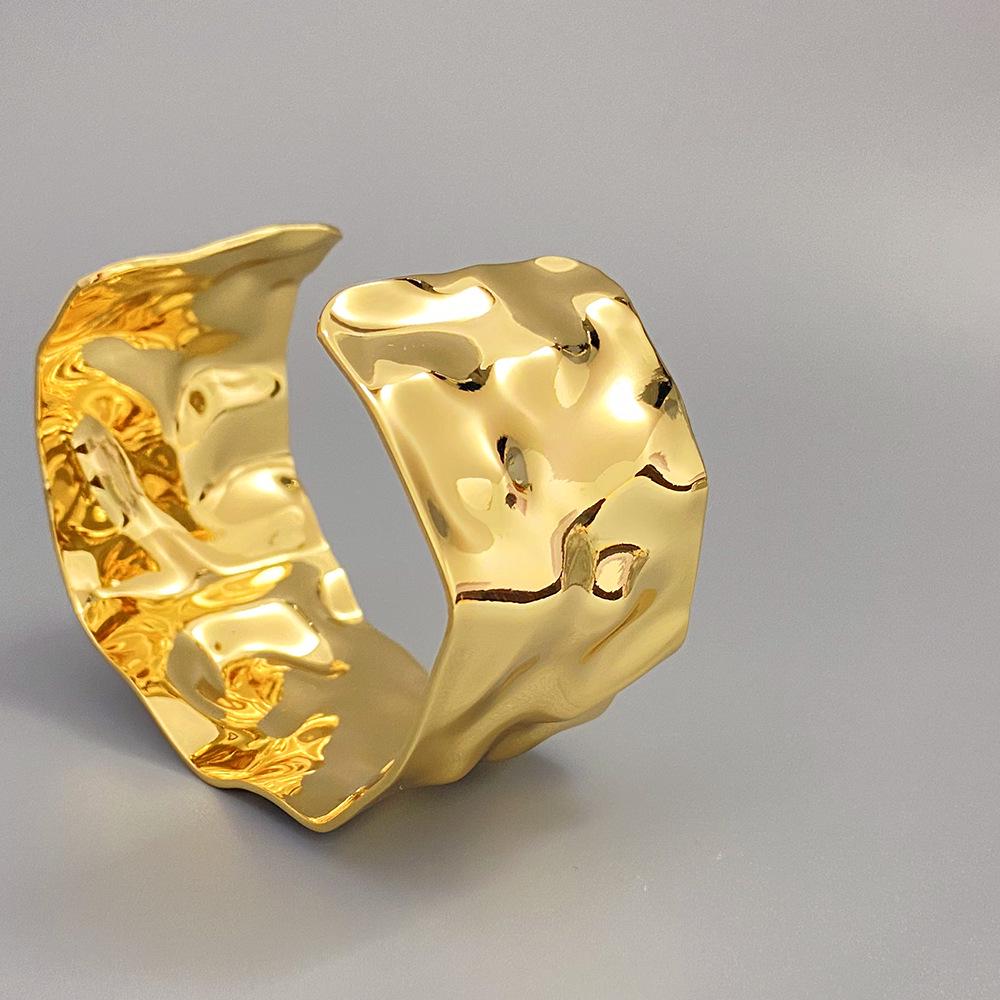 Elegant Light Luxury Irregular Open Cuff Bracelet for Women, Personalized Design, Wide-Brimmed Brass Wristband with High-End Feel.