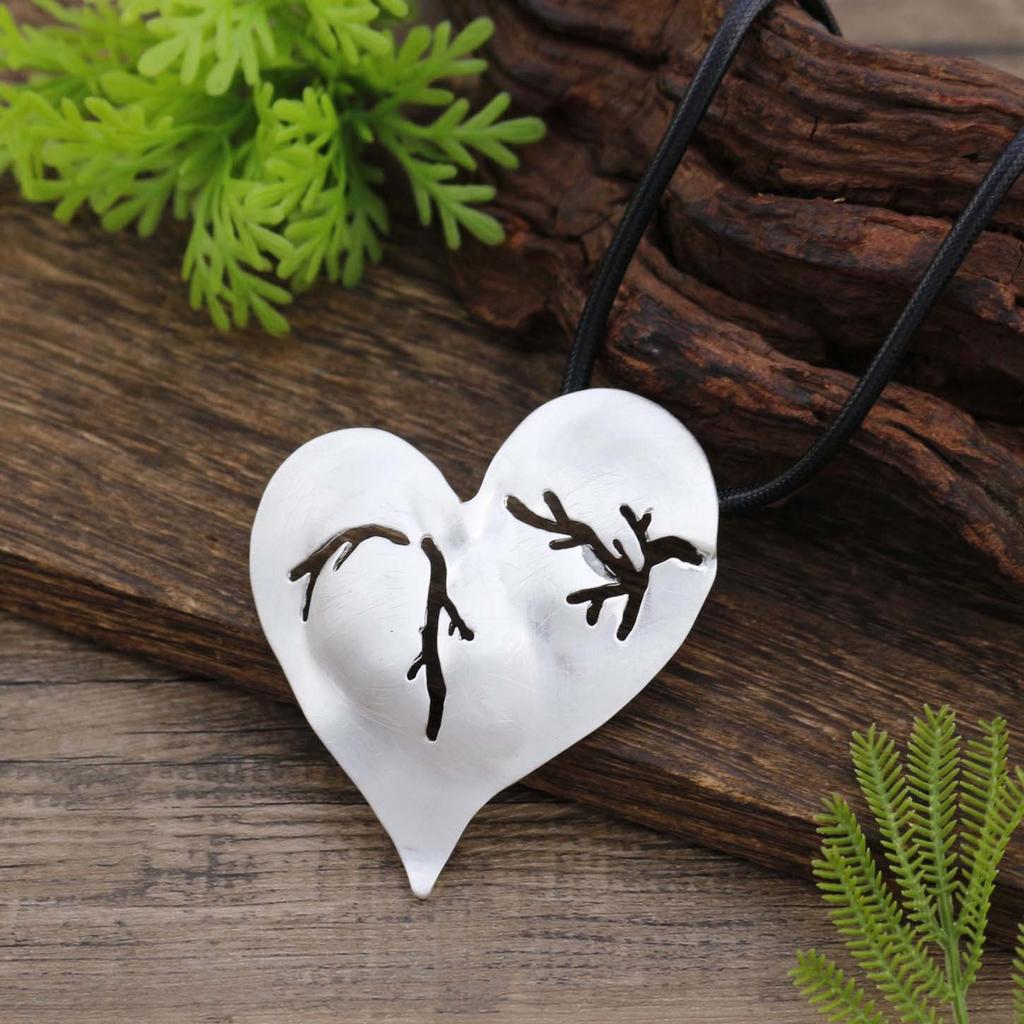 New brushed love leather rope long pendant, women's exaggerated high-end heart-shaped versatile long necklace