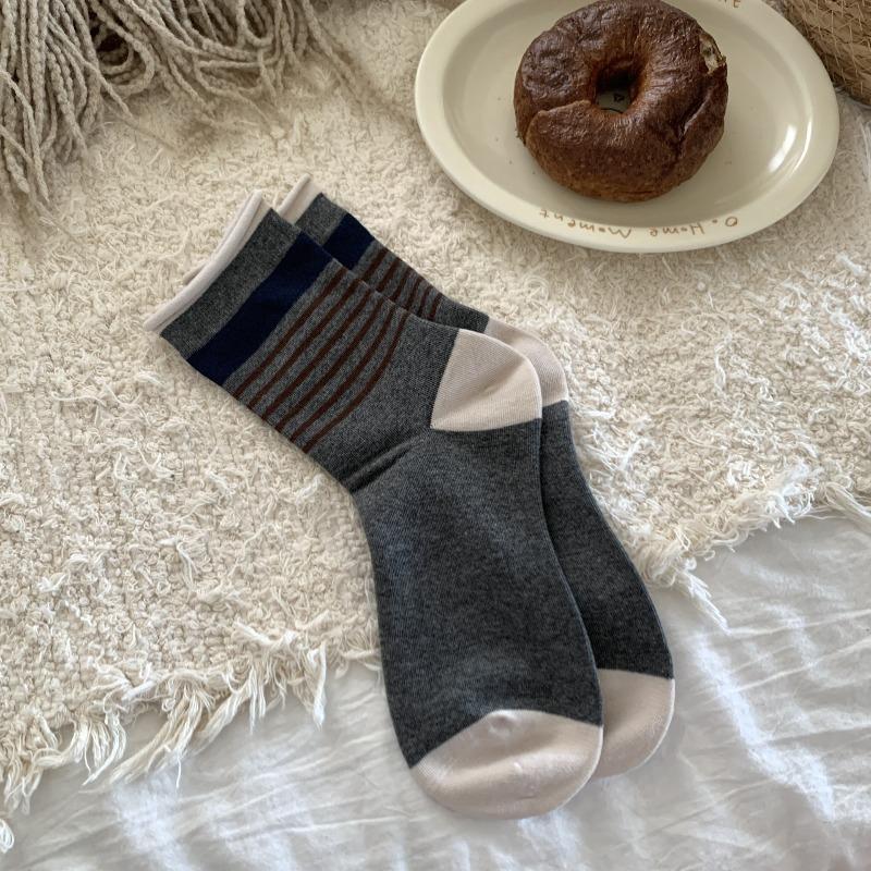 

Женские новые осенние товары Все виды полосатых цветных носков-трубок Юэцзы без косточек с закрученными краями 1 pair темно серый
