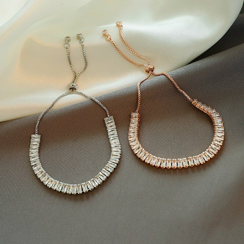 Quadratisches Zirkonimitat-Kristall-glänzendes Armband, verstellbares Damen-Schmuckgeschenk