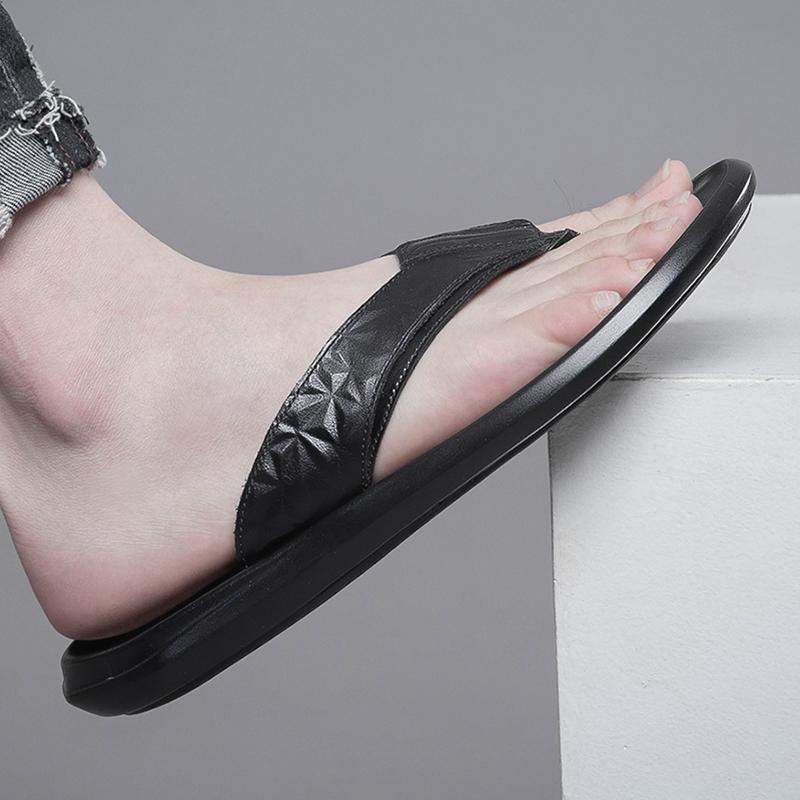Fashion 2025 New Men Flat Designer Antiskid Slippers Luxury Brand Genuine Leather Walking Shoes Breathable Comfy Indoor Outdoor Slippers