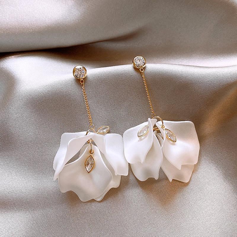 

Белые акриловые серьги-лепестки с бахромой, легкая роскошь, супер фея, серьги-пусеты, модные темпераментные серьги с высоким чувством стиля