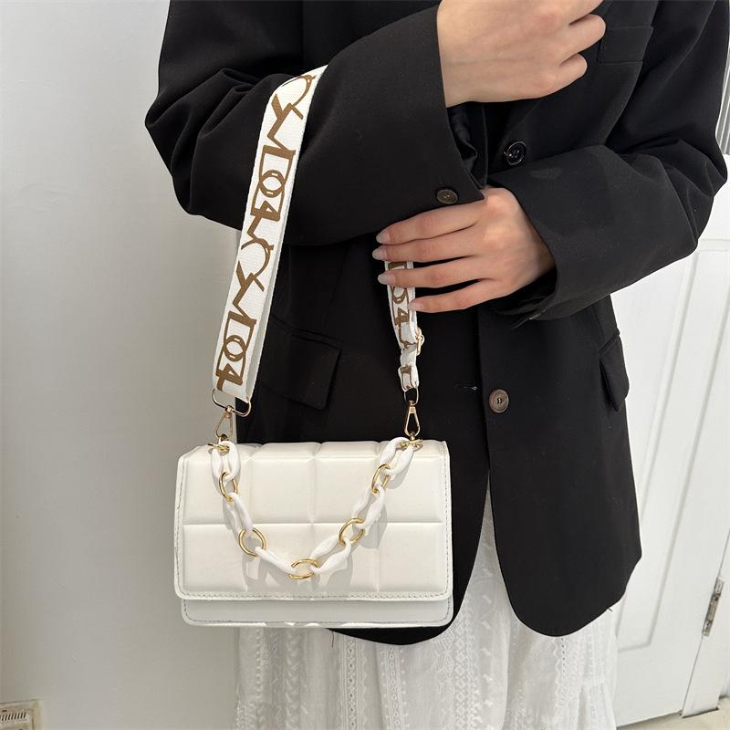 2025 Summer New Fashion Shoulder Bag Rhombus Embroidery Thread Design Simple Texture Small Square Bag Oblique Span Women's Bag Wholesale