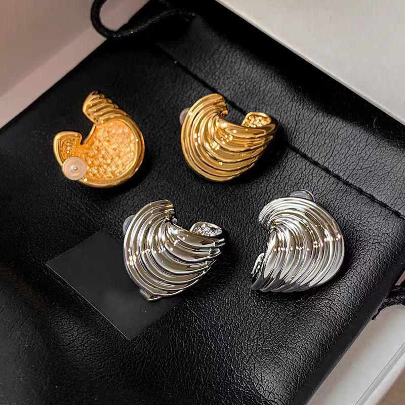 Metal Silver Conch Earrings Women'S High-End Light Luxury Niche Design High-End Sense Square And Round Face Small Earrings