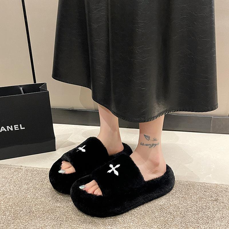 Internet Celebrity Explosion Mao Mao Slippers Women's Slope Heel Wear 2025 Autumn and Winter New Fashion High Sense Thick Bottom One Word Cotton Drag
