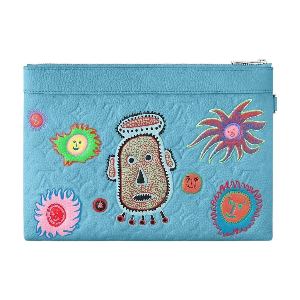 Louis Vuitton X Yayoi Kusama Pochette To-Go Fantasia Cartoni Animati Monogramma Pelle Goffrata Pochette da Uomo Pochette da uomo Blu M81944