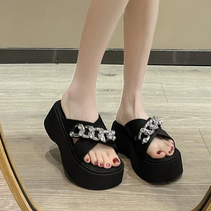 Rhinestone One-word Slippers for Women's Summer Wear 2025 New Small Man Height Increase Thick Bottom Fashion Beach Cool Slippers for Women