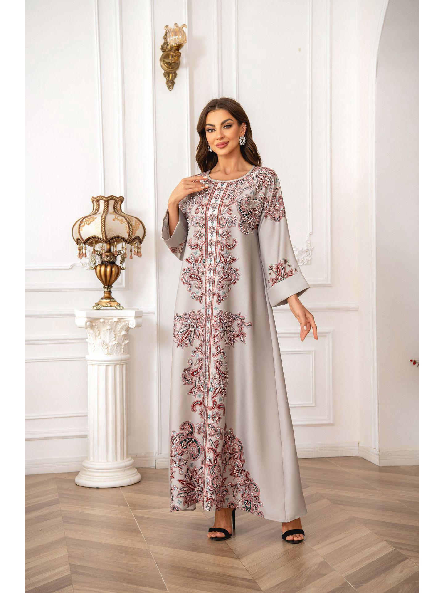 

Middle Eastern High-Density Beaded Kaftan: Elegant Long Robe for Muslim Women Large сірий колір