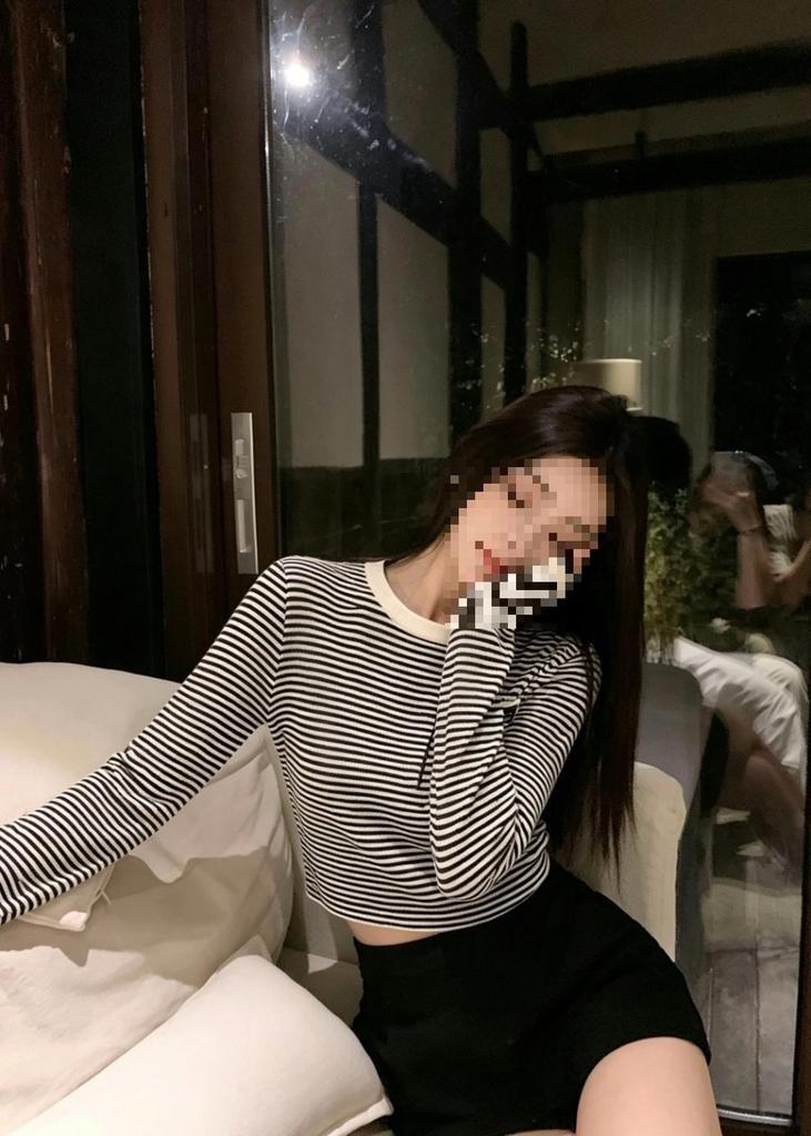 Trendy Brand Autumn Stripe Jacquard Knit Top - Round Neck, Long Sleeve, Versatile Loose Fit