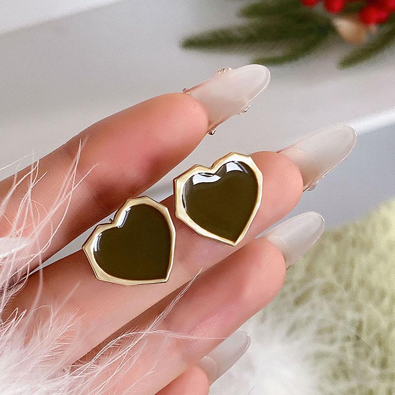 2025 Retro-Inspired Imitation Pearl Earrings: Niche Light Luxury Ear Studs & Pendants