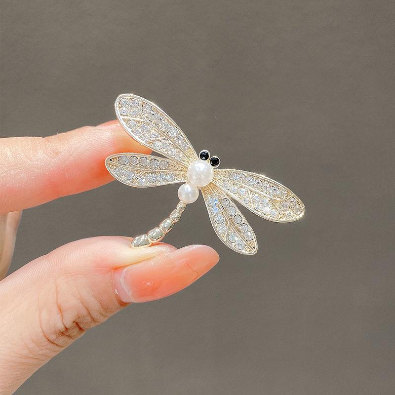 Chic Butterfly Brooch for Women - High-End Fashion Corsage