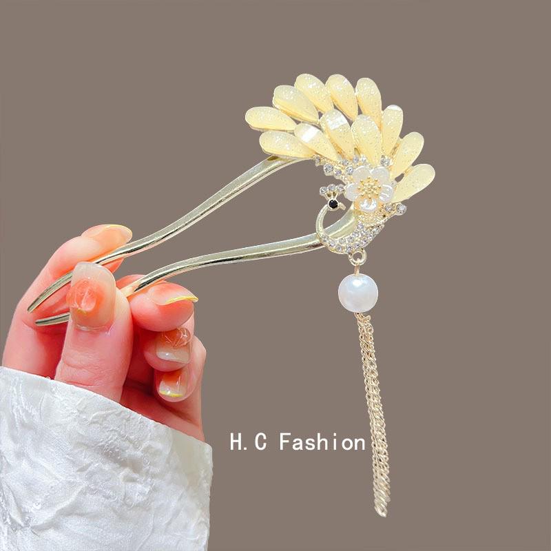Elegant U-Shaped Butterfly Tassel Hairpin - Ancient Style Floral Accent for Qipao