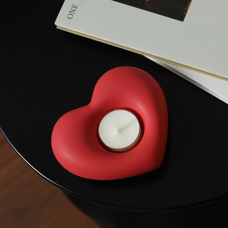Creative Ceramic Heart-Shaped Candle Holder Candlelight Dinner Candle Holder Holiday Decor Abstract Art Heart-Shaped Candle Base