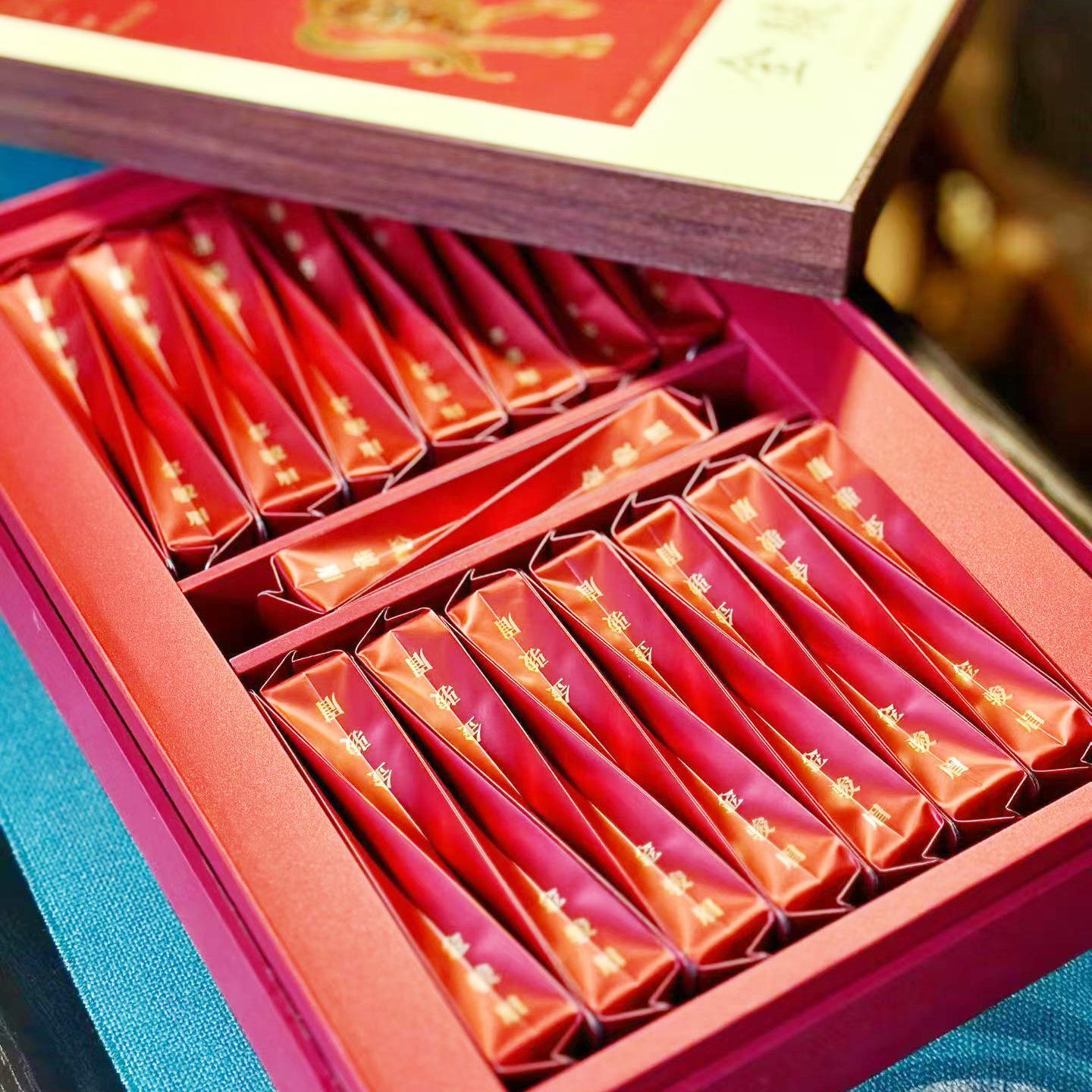 Jin Jun Mei Tea Gift Box - Perfect for Elders & Father-in-law - Wuyi Mountain Black Tea - New Year Gift - Customizable Logo Available