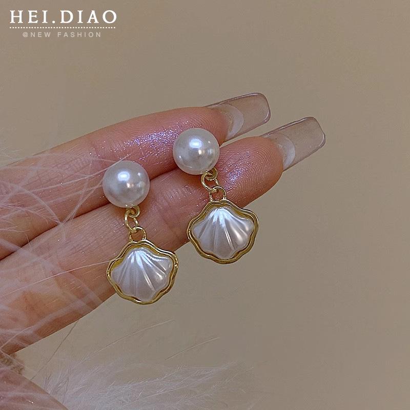 Pearl Asymmetrical Earrings: Elegant Autumn/Winter European & American Style