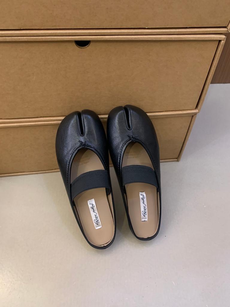Dongdaemun~ Retro Pig'S Trotters Shoes Women'S Shoes Spring Casual Split-Toed Soft Flat-Bottomed Bag Head Half Slippers