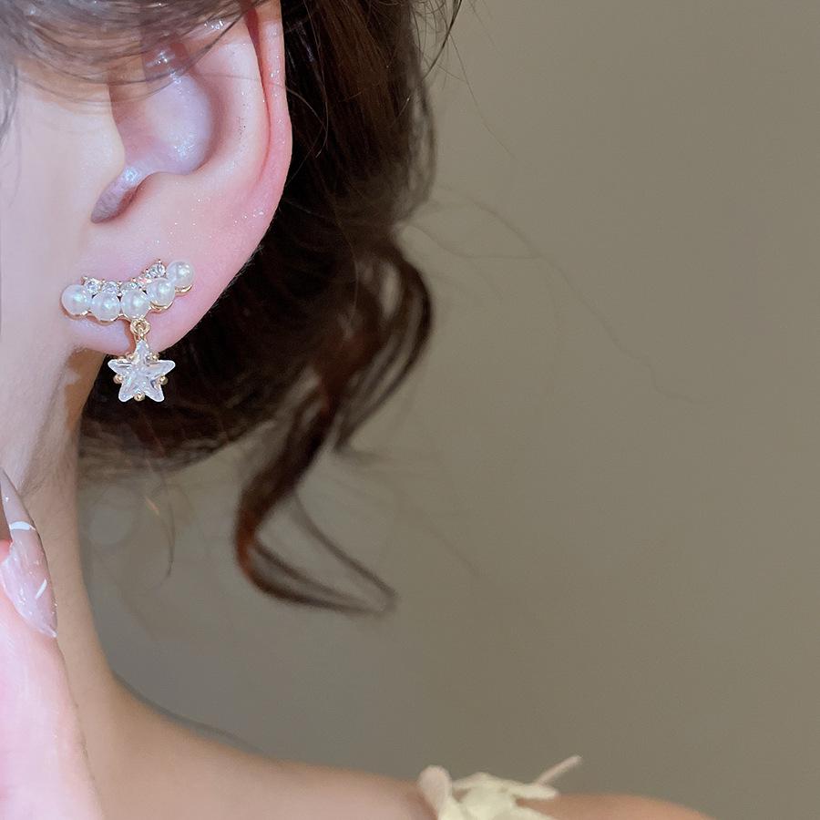 Gold-Plated Zircon Star Ear Clip, No Piercing Needed - High-End Luxury with Pearls