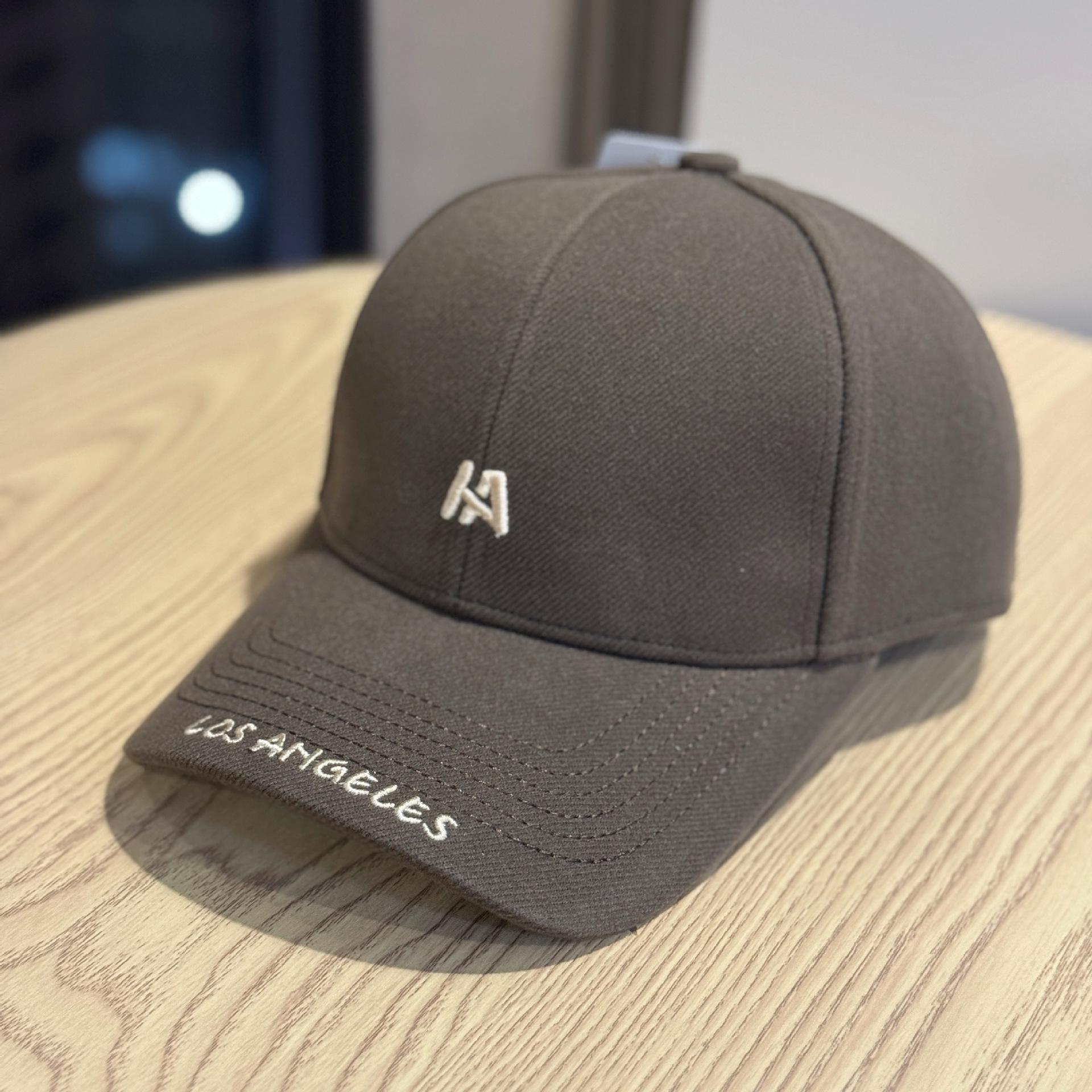 

Новая осенне-зимняя теплая и универсальная шерстяная бейсболка с жестким верхом для женщин, повседневная, с вышивкой букв сверху, облегающая кепка с козырьком Adjustable