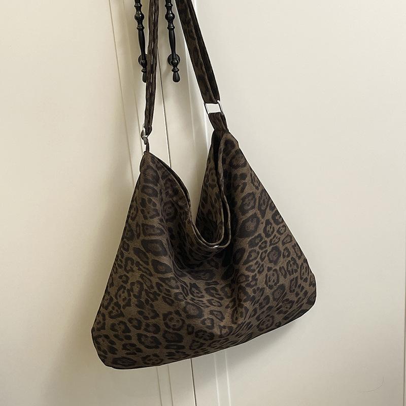 Leopard Print Bag Women's 2025 New Autumn and Winter Super Fire Commuter Bag Light Go Shoulder Bag Large Capacity Tote Bag