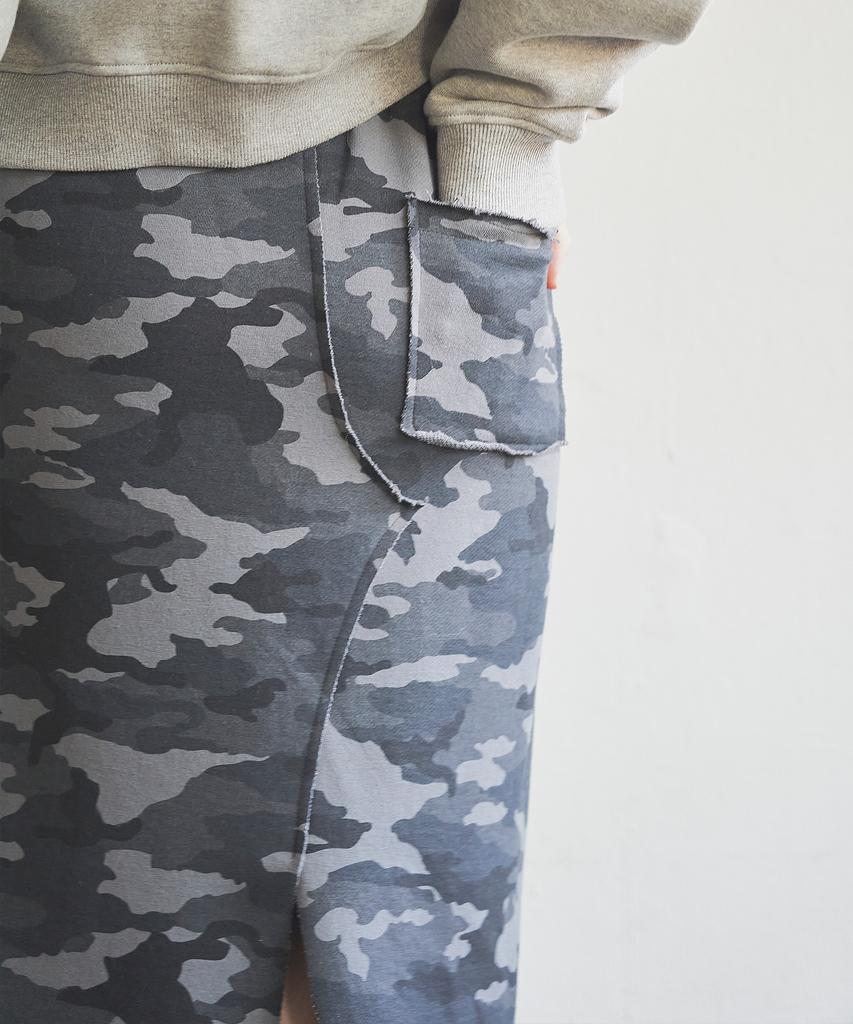Iteoneolmomeonteu Camo Cut-Off Maxi Skirt_Charcoal