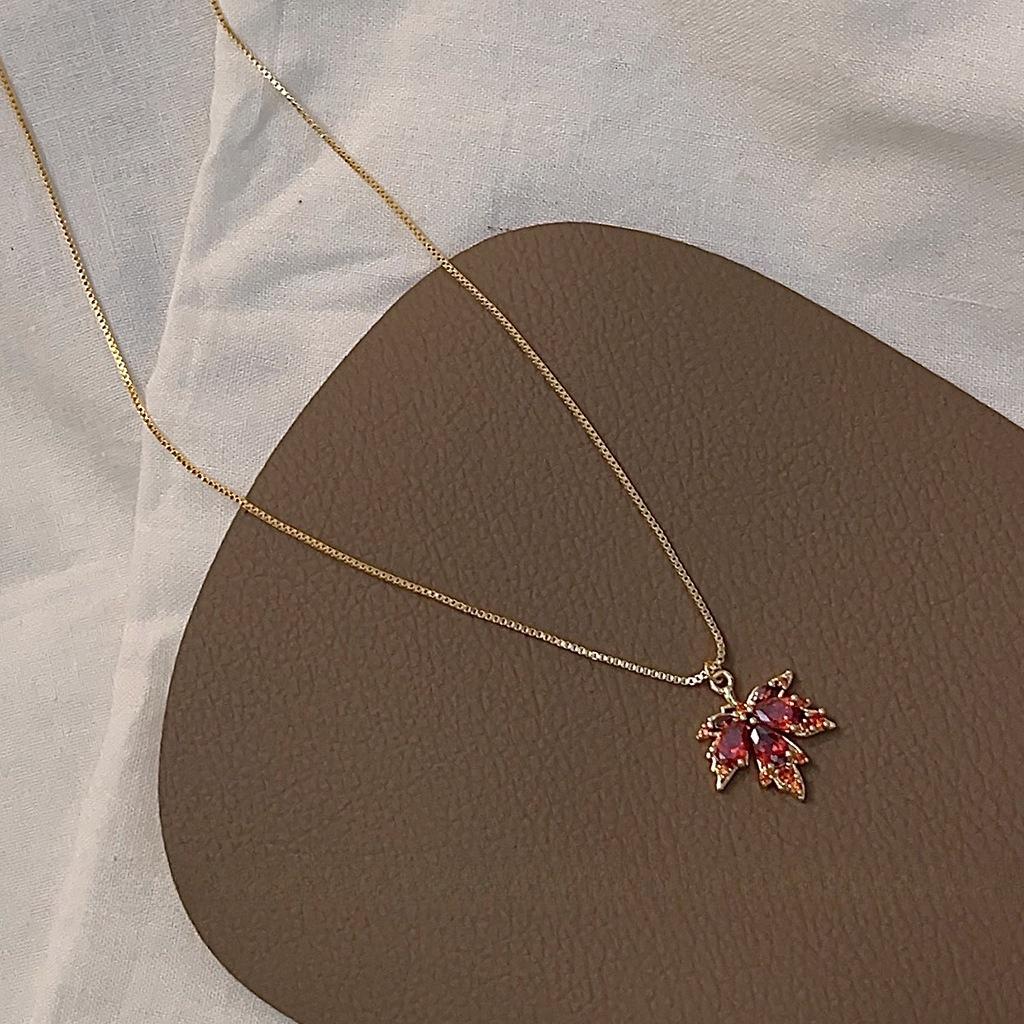 Vintage Maple Leaf Necklace, Unique and Stylish