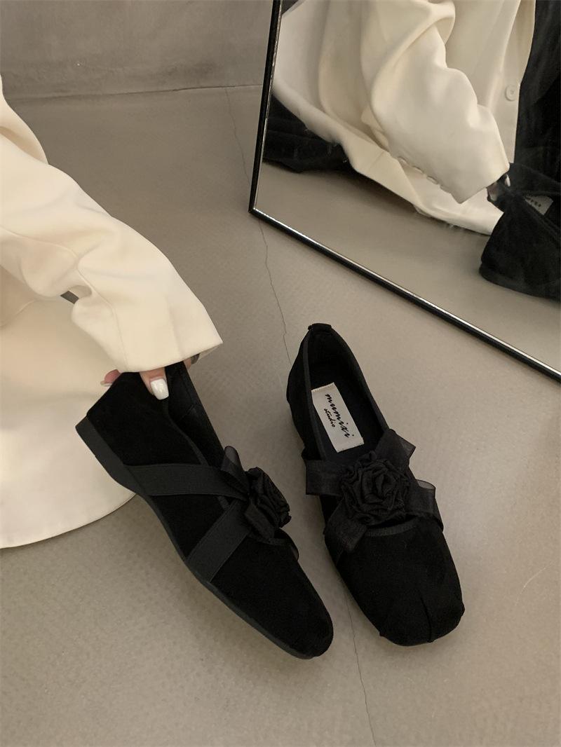 

Square head sweet flower princess shoes French sweet flat bottom shallow mouth single shoes fashion versatile elastic band ballet shoes 40 чёрный