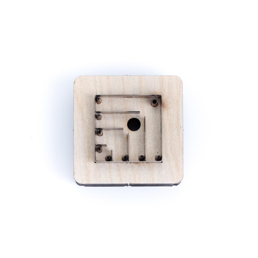 

Three-dimensional Snowflake Knife Mold Leather Pendant Cutting Mold Is Used for Manual DIY Leather Pattern Cutting Tool