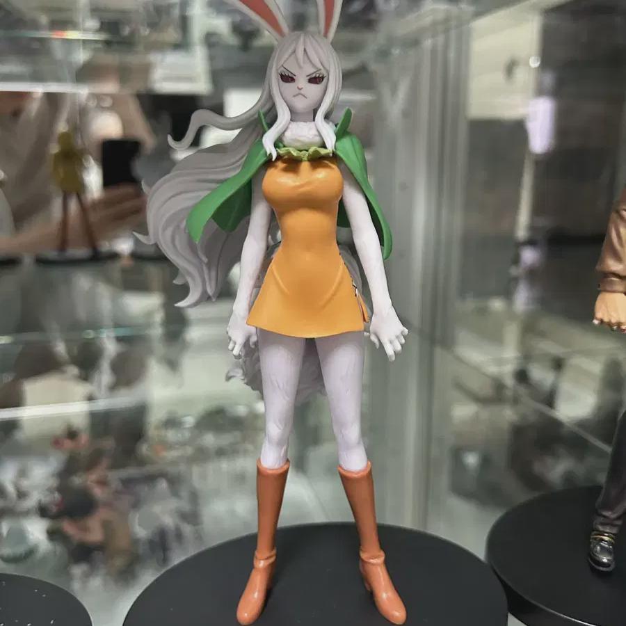 

Я продаю фигурки Карет из одной части