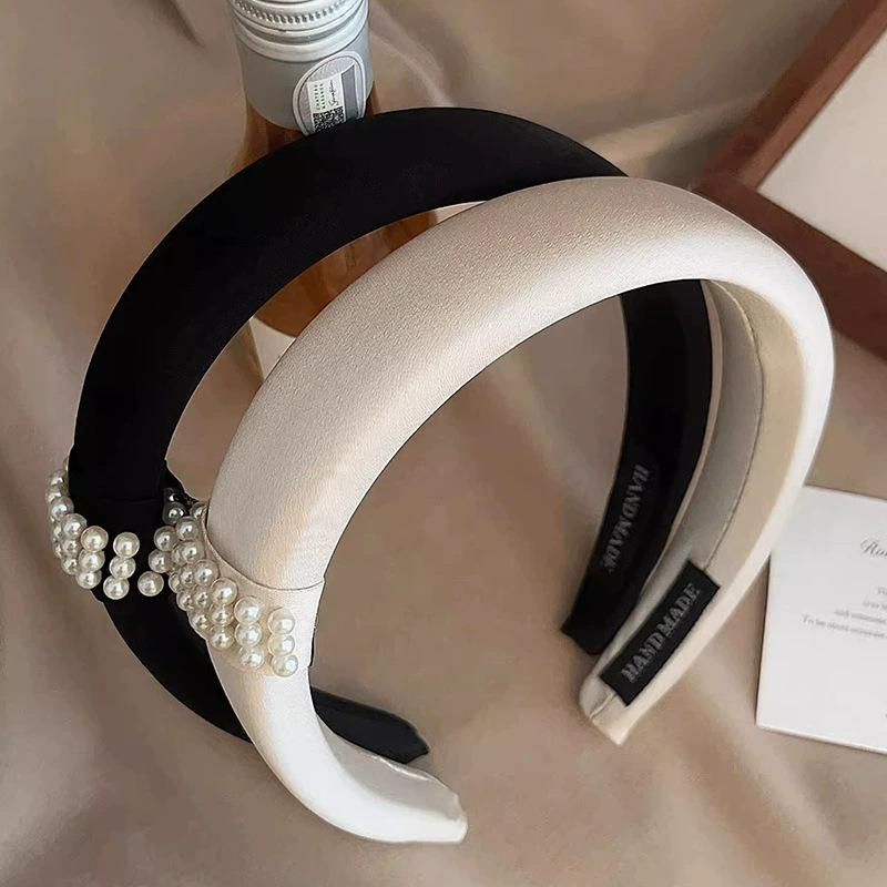 Zhao Ruth has the same black pearl headband for women's foreign light luxury headband hair jewelry.