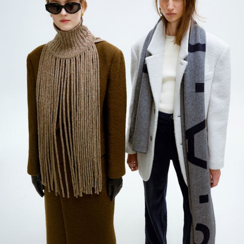 L’H.A.S HIGH-NECK TASSEL KNIT WARMER_BROWN