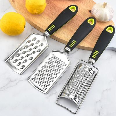Yousheng Grattugia per formaggio ergonomica con manico lungo in acciaio inox, gustosa affettatrice per verdure a julienne per ristorante