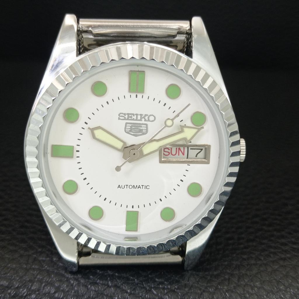 VINTAGE SEIKO 5 AUTOMATIC REFURBISHED JAPAN MENS WHITE DIAL WATCH A444273-1