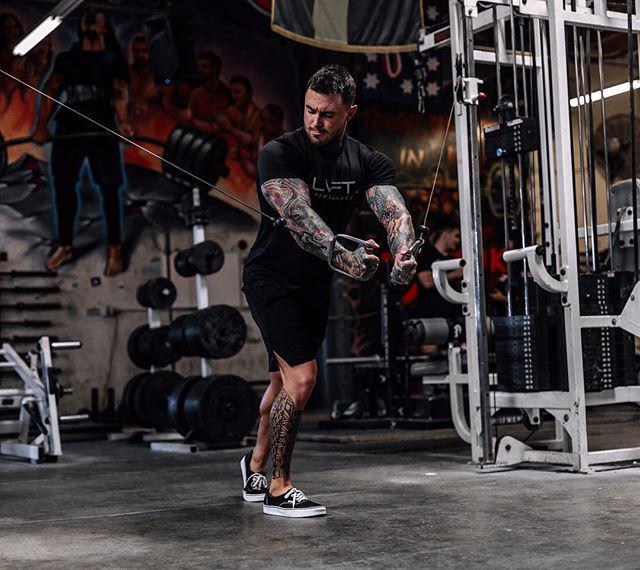 Men's Fitness Crew Neck T-shirt - Sweat-Wicking, Breathable, Short Sleeve, Tight Fit, Versatile for Casual, Training, and Running