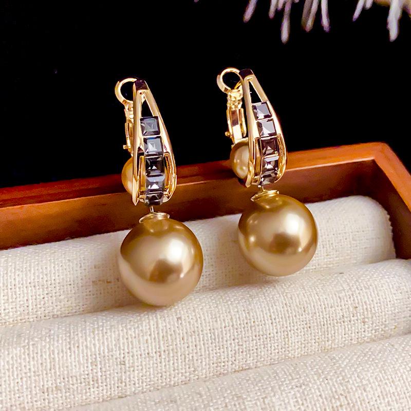 Champagne Pearl Geometric Dangle Earrings: Stylish, Multi-Wear Design for the Fashion-Forward.