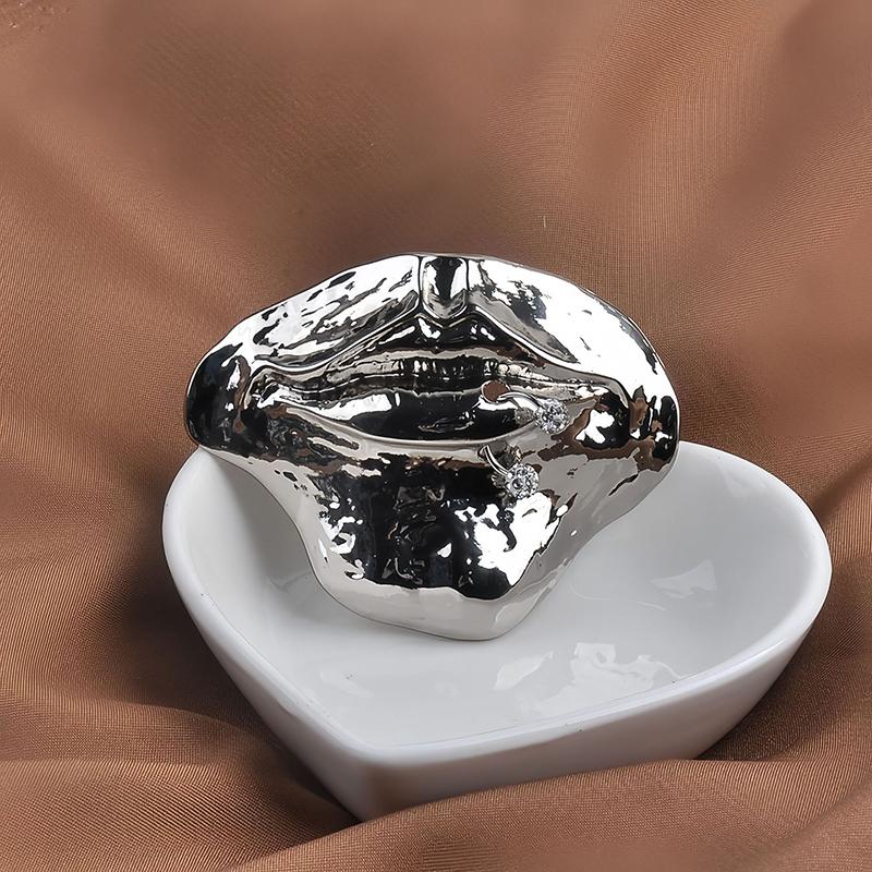 Exaggerated Lip Brooch Alloy Retro Lip-Shaped Pin Clothing Accessory Badge Pin Trendy Tassels Banquet Clothes Metal Pin