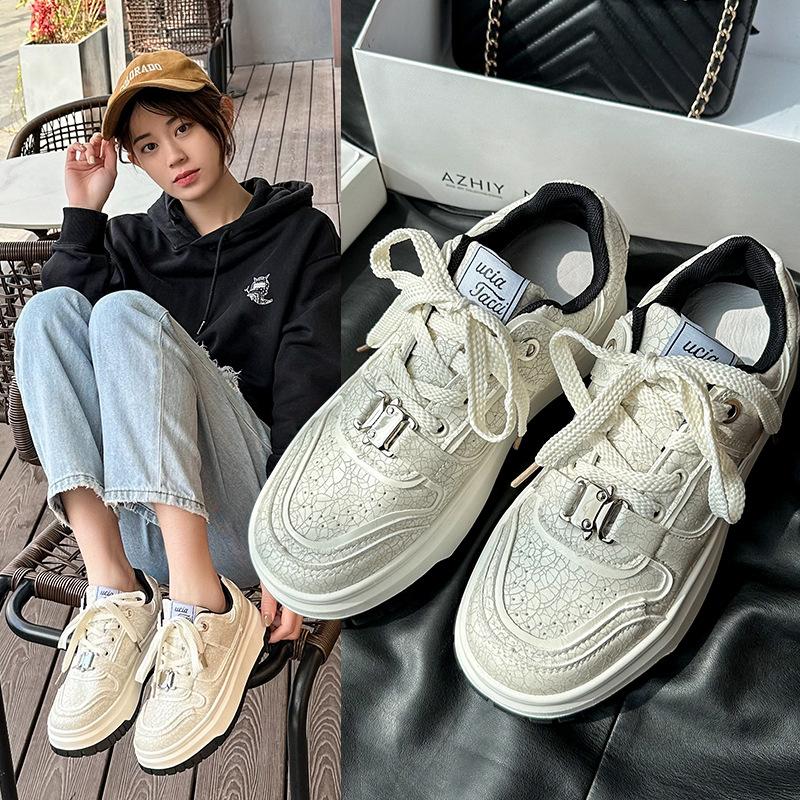 

Niche burst pattern white shoes women s 2025 spring new thick-soled leisure sports versatile shoes college style shoes 35 белый