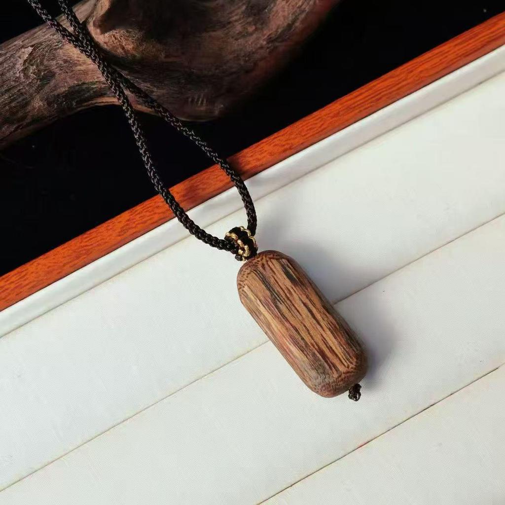 Collana Pendente Legno di Agar di Hainan Qi Nan ad Alto Contenuto di Olio - Versatile Catena per Maglione Stile Cinese
