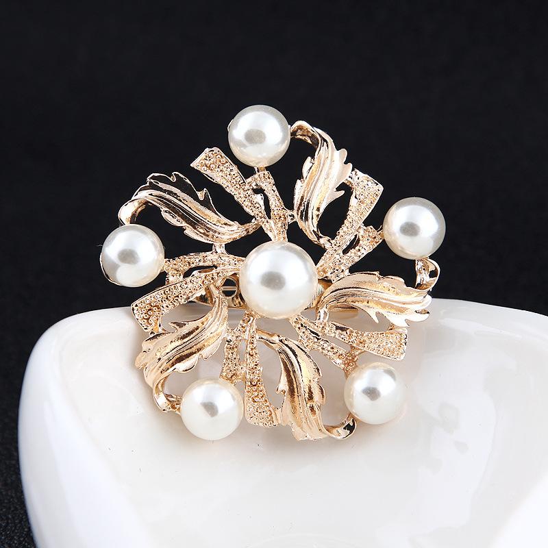 Fashion Temperament Pearl Trend Personalized Creative Brooches Hundred Matching Three-dimensional Corsage Flower Pin Long-Lasting Color Brooch Gift