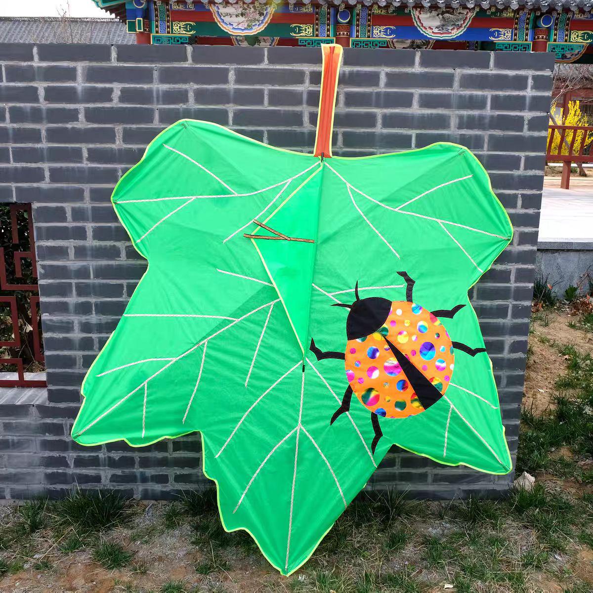 

Вэйфанский кленовый лист воздушный змей: Новый, Высококлассный, Легкий в полете при слабом ветре, Излучает осеннюю красоту кленовый/зелёный