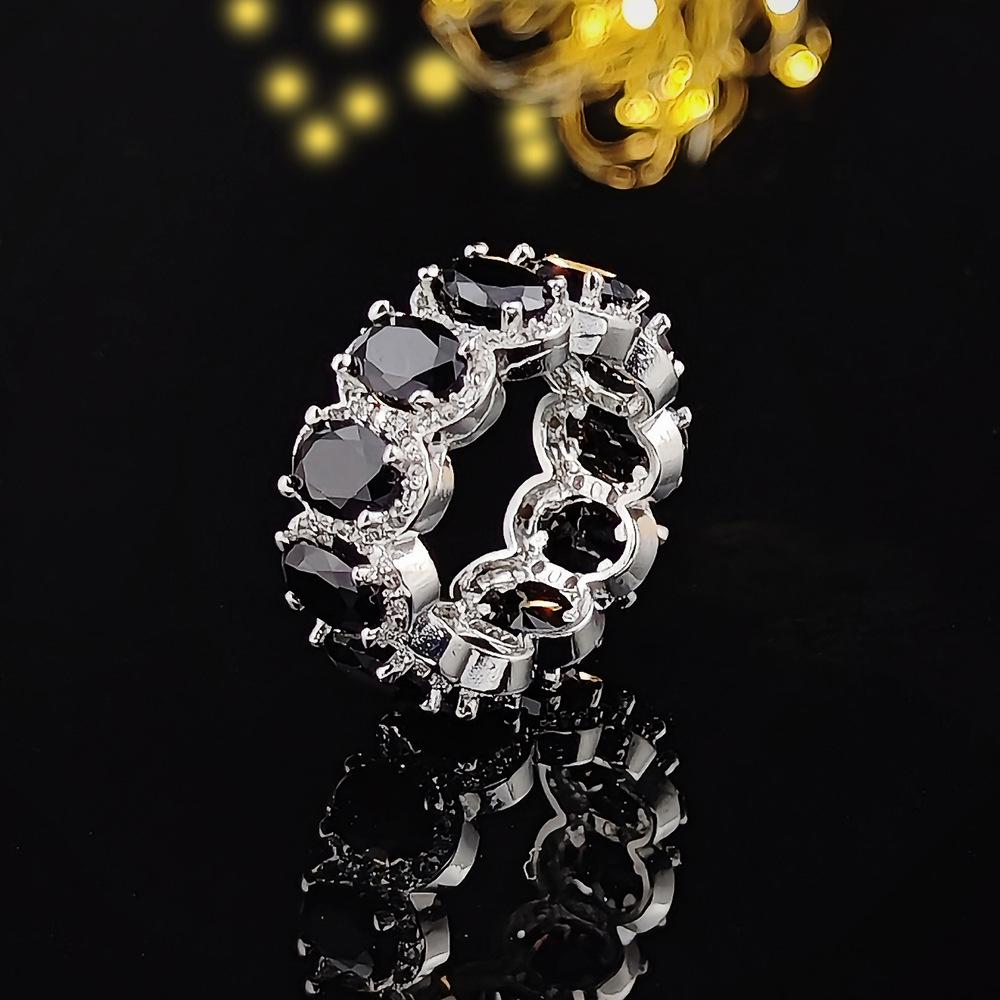 Luxury Zircon Gem Diamond Band Ring with Niche Appeal